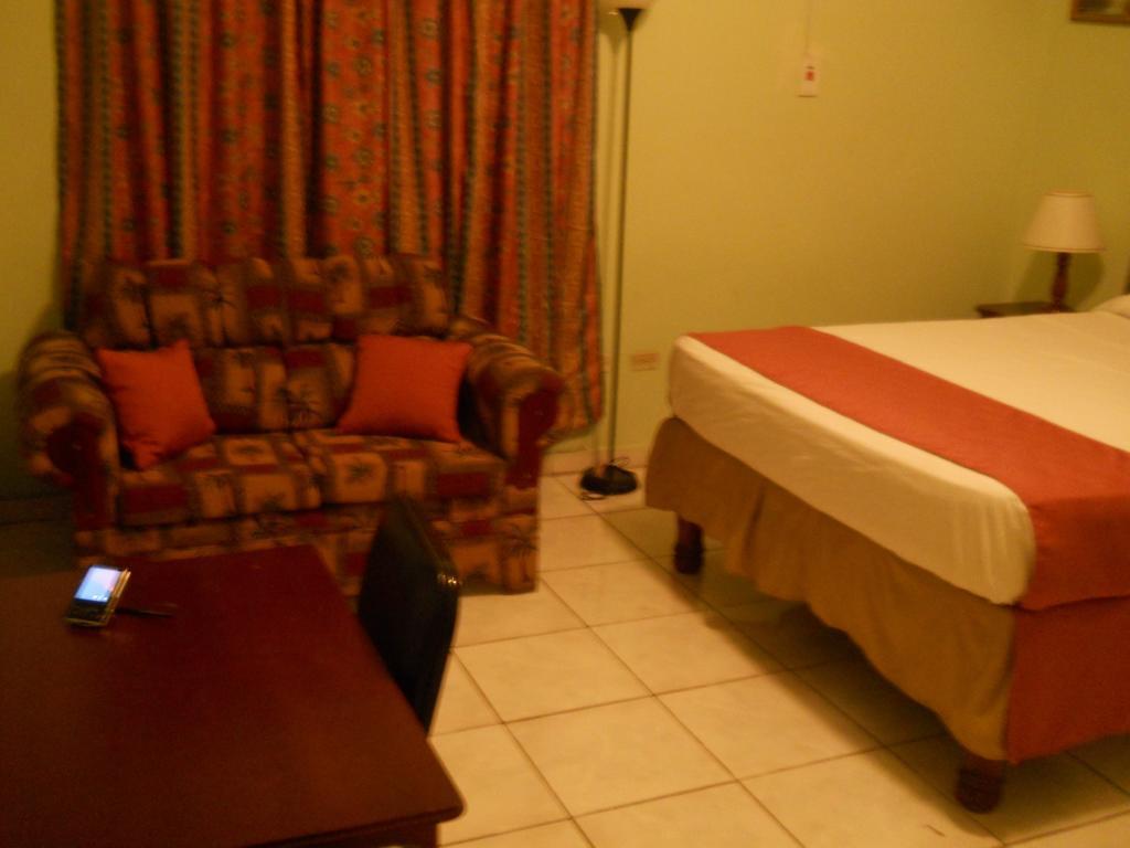 Tropical Court Inn New Kingston Cameră foto